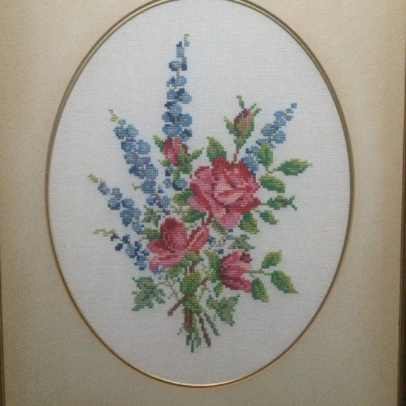 Vintage T.eaton Co wall art cross stich needlepoint embroidery framed Bouquet - Picture 2 of 3